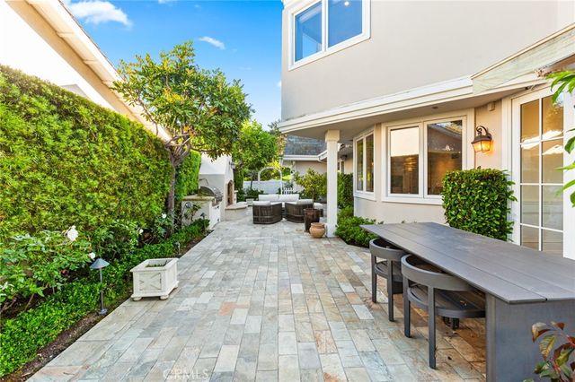 8 Rue Verte, Newport Beach, CA 92660