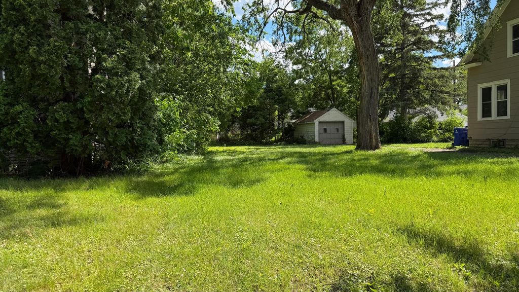 13xx Hewitt Avenue, Saint Paul, MN 55104