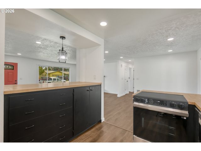 1425 WILLAMINA Ave, Forest Grove, OR 97116