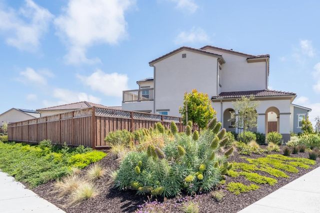 585 Santa Lucia Way, Marina, CA 93933