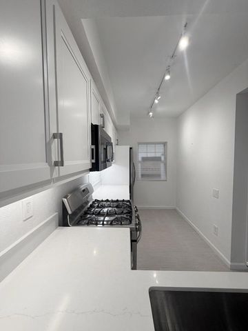 313 Crescent Court, Brisbane, CA 94005