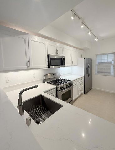 313 Crescent Court, Brisbane, CA 94005