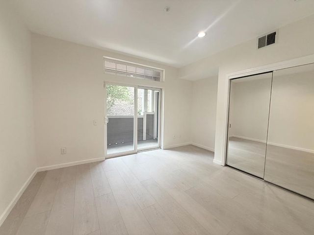 313 Crescent Court, Brisbane, CA 94005