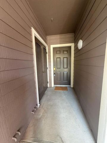 313 Crescent Court, Brisbane, CA 94005