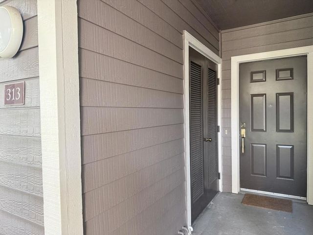 313 Crescent Court, Brisbane, CA 94005