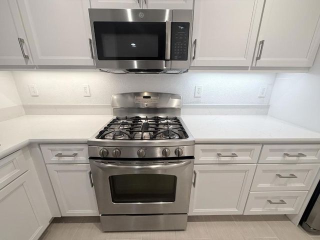 313 Crescent Court, Brisbane, CA 94005