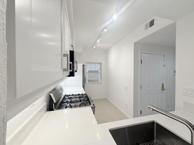 313 Crescent Court, Brisbane, CA 94005