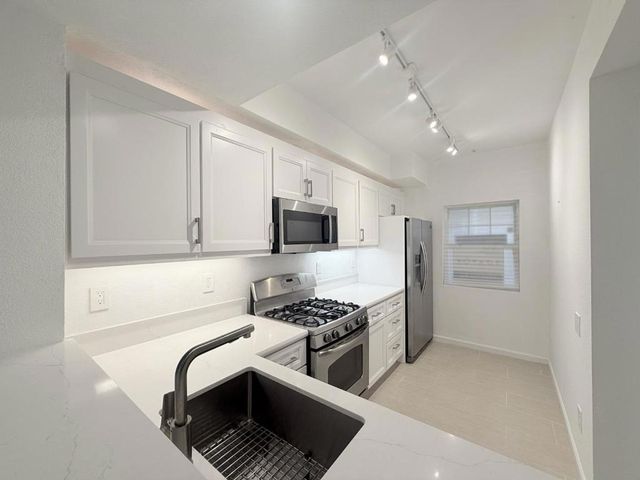 313 Crescent Court, Brisbane, CA 94005