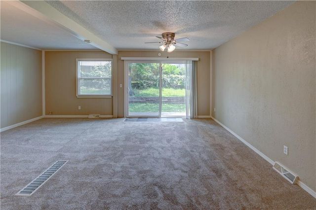 11605 Richmond Avenue, Kansas City, MO 64134