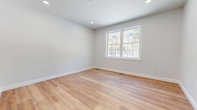 236 Leos Lane, Georgia, VT 05478