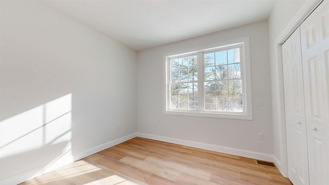 236 Leos Lane, Georgia, VT 05478