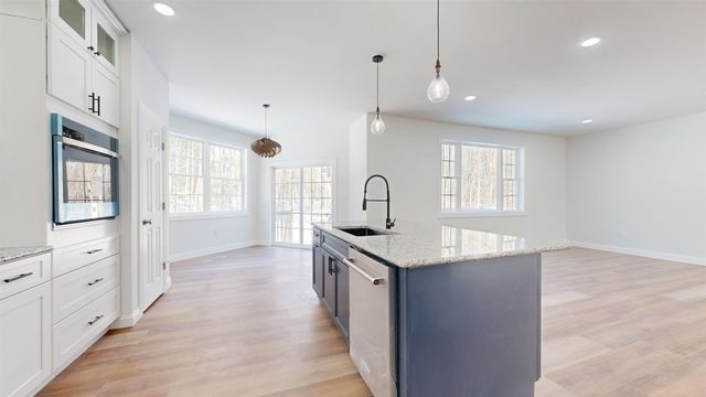 236 Leos Lane, Georgia, VT 05478