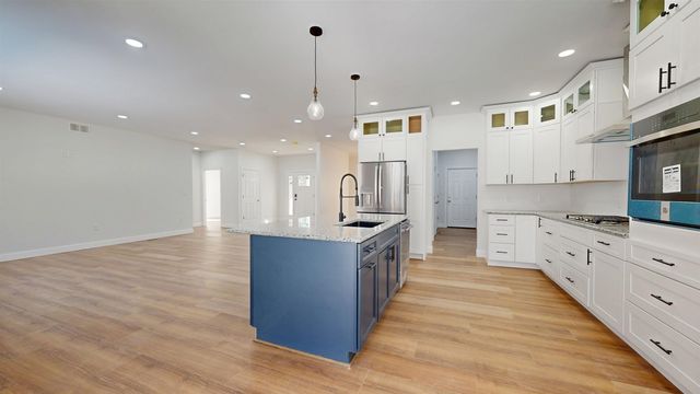 236 Leos Lane, Georgia, VT 05478