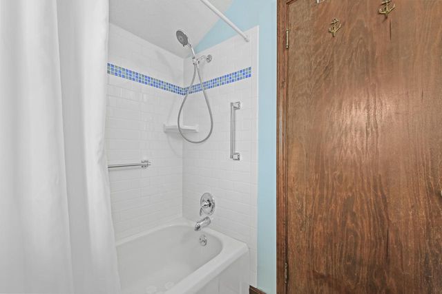 3664 S Whitnall AVENUE, Milwaukee, WI 53207