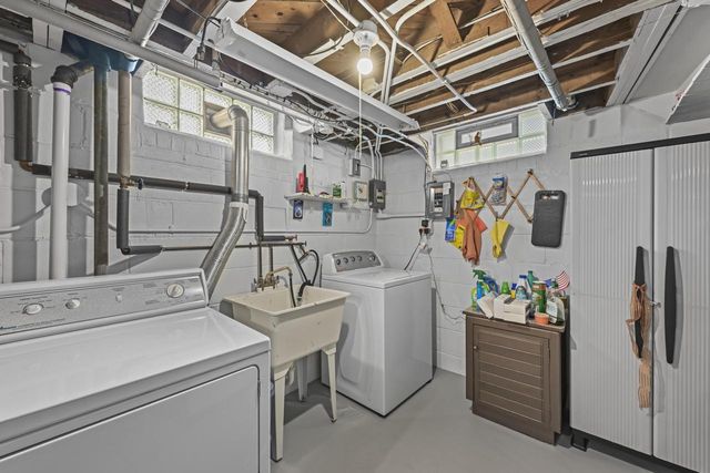 3664 S Whitnall AVENUE, Milwaukee, WI 53207