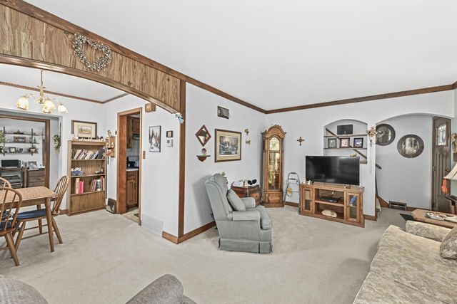 3664 S Whitnall AVENUE, Milwaukee, WI 53207