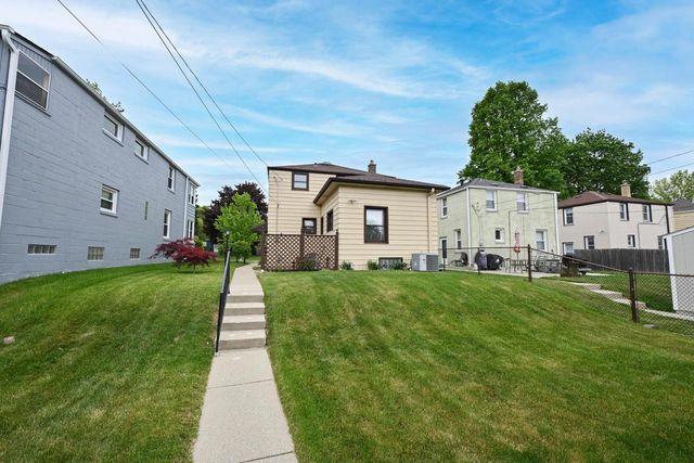 3664 S Whitnall AVENUE, Milwaukee, WI 53207