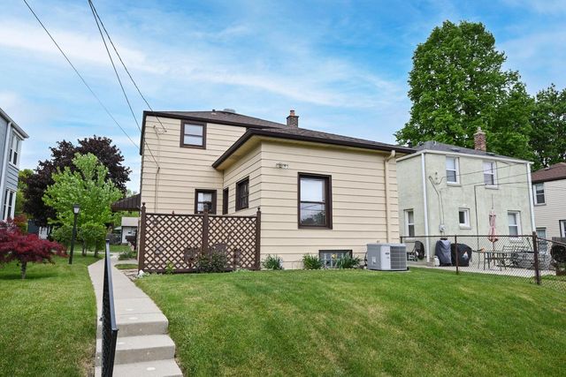 3664 S Whitnall AVENUE, Milwaukee, WI 53207
