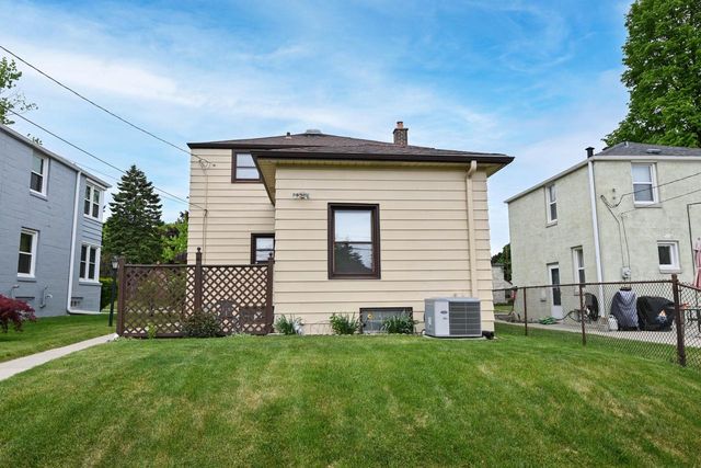 3664 S Whitnall AVENUE, Milwaukee, WI 53207