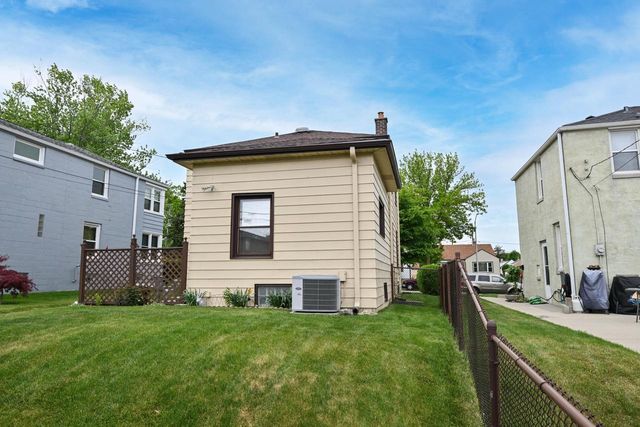3664 S Whitnall AVENUE, Milwaukee, WI 53207