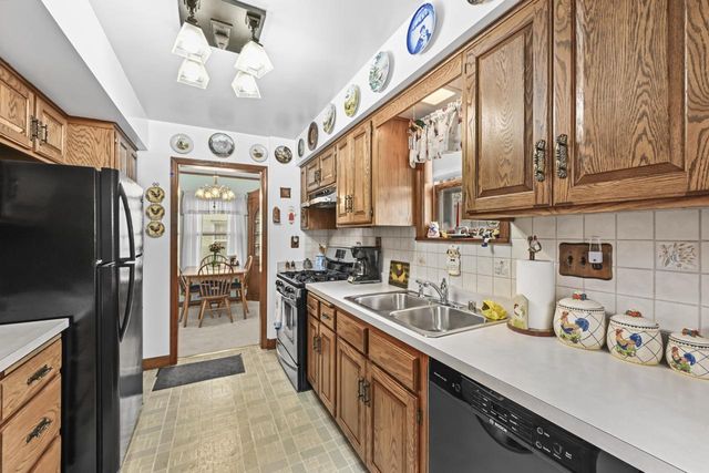 3664 S Whitnall AVENUE, Milwaukee, WI 53207