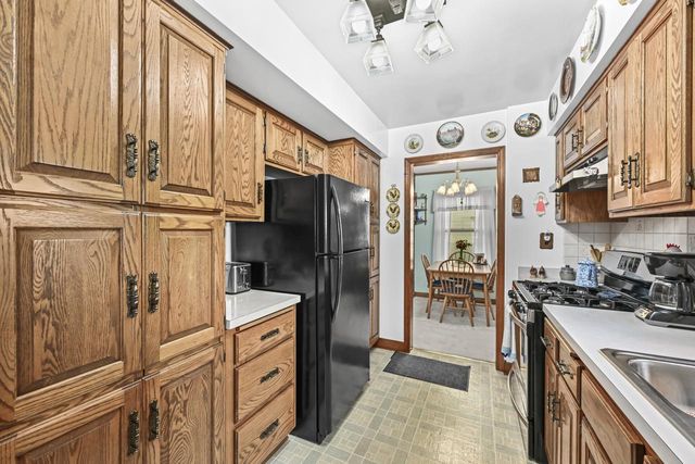 3664 S Whitnall AVENUE, Milwaukee, WI 53207