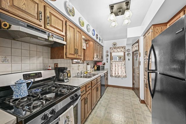 3664 S Whitnall AVENUE, Milwaukee, WI 53207