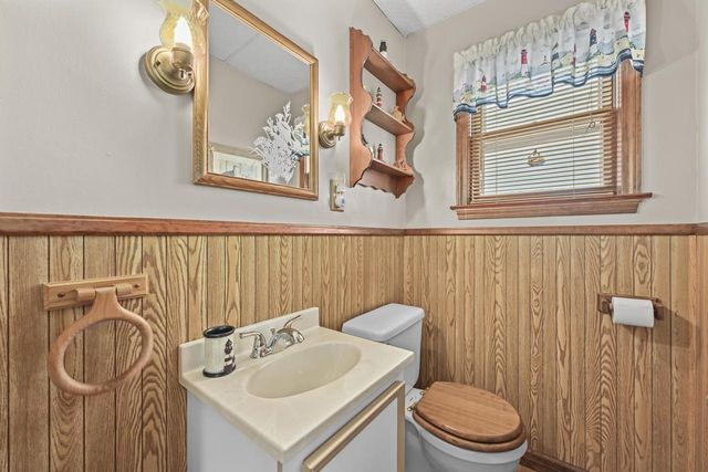 3664 S Whitnall AVENUE, Milwaukee, WI 53207