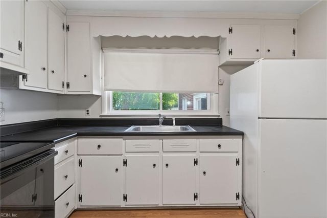 200 Valirey DR, Hampton, VA 23669
