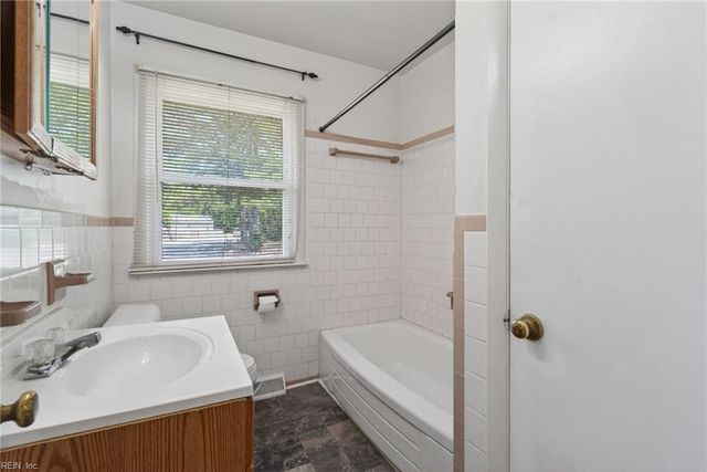 200 Valirey DR, Hampton, VA 23669