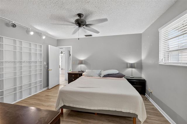 1901 N 56th Ave, Hollywood, FL 33021