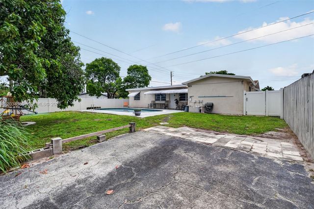 1901 N 56th Ave, Hollywood, FL 33021