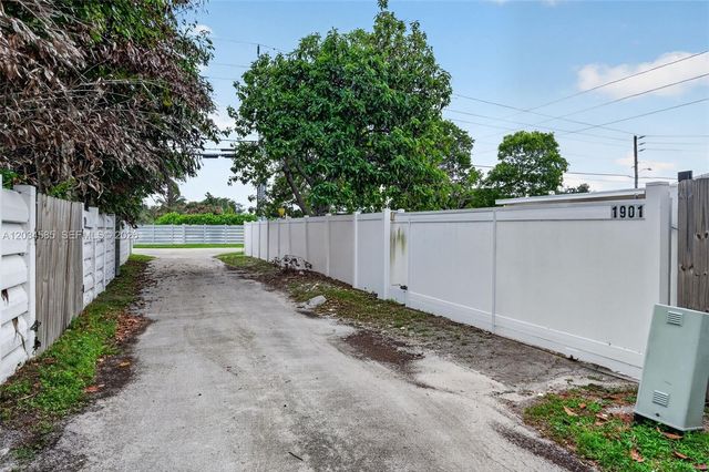 1901 N 56th Ave, Hollywood, FL 33021