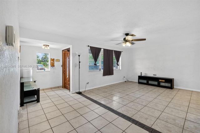 1901 N 56th Ave, Hollywood, FL 33021