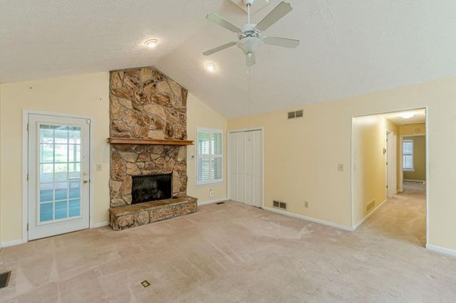 6185 S Summers Circle, Douglasville, GA 30135