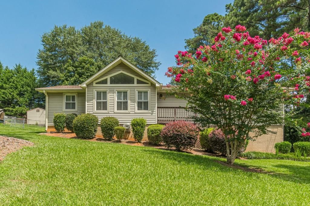 6185 S Summers Circle, Douglasville, GA 30135