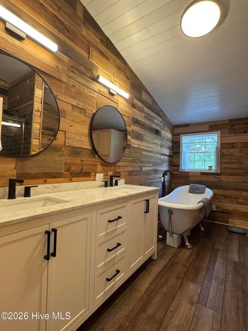 1265 Gilbert Road SE, Bolivia, NC 28422