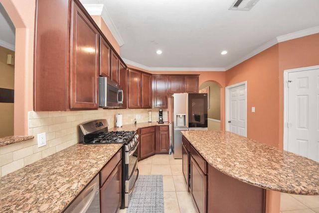 12912 Southern Manor Drive, Pearland, TX 77584