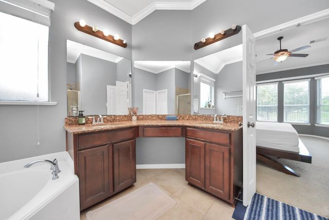 12912 Southern Manor Drive, Pearland, TX 77584