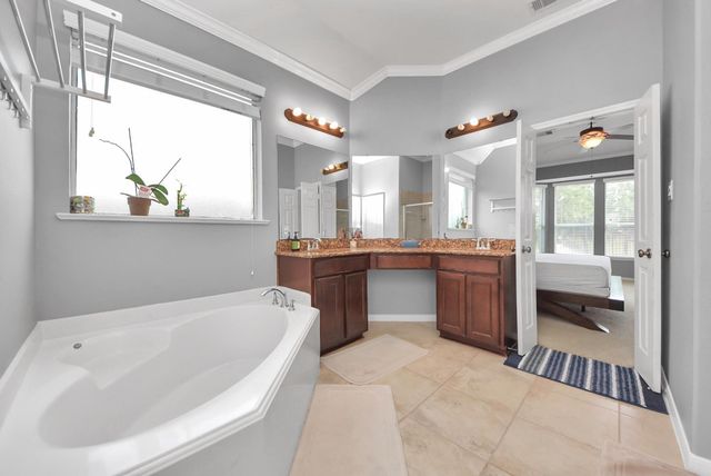 12912 Southern Manor Drive, Pearland, TX 77584
