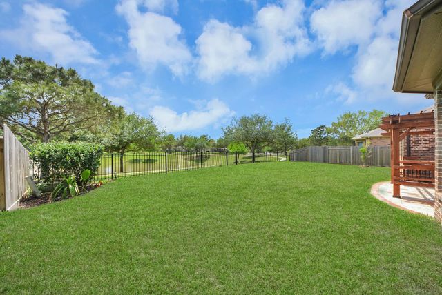 12912 Southern Manor Drive, Pearland, TX 77584