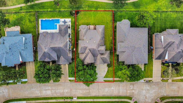 12912 Southern Manor Drive, Pearland, TX 77584