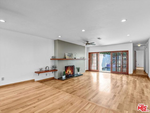 5820 S Chariton Avenue, Los Angeles, CA 90056