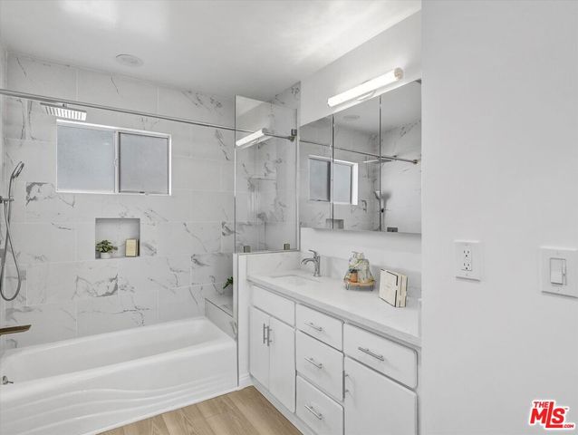 5820 S Chariton Avenue, Los Angeles, CA 90056