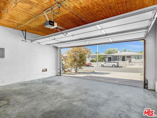 5820 S Chariton Avenue, Los Angeles, CA 90056