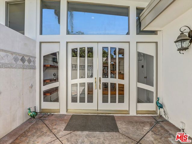 5820 S Chariton Avenue, Los Angeles, CA 90056