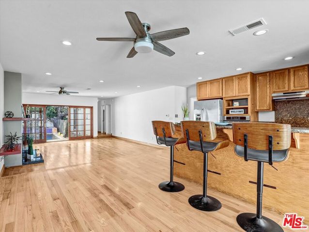 5820 S Chariton Avenue, Los Angeles, CA 90056