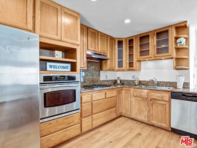 5820 S Chariton Avenue, Los Angeles, CA 90056