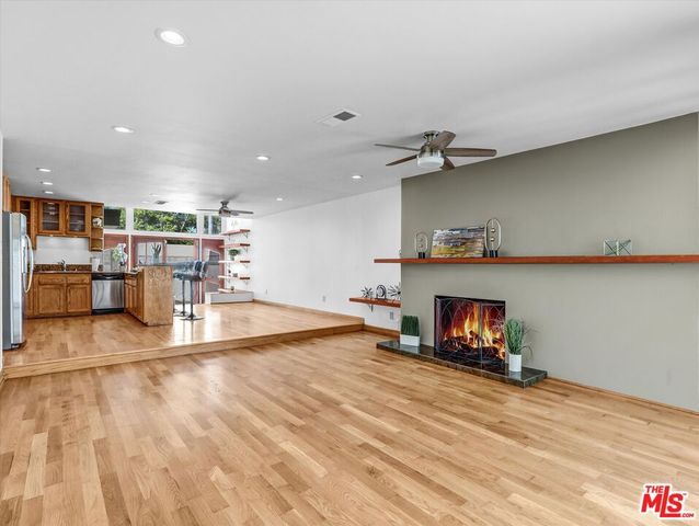 5820 S Chariton Avenue, Los Angeles, CA 90056