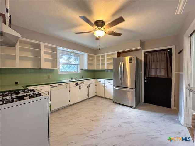 4902 Dahlia, Victoria, TX 77904